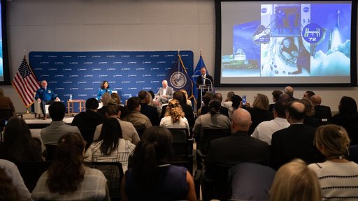 NASA Astronauts Wilmore and Williams at Boeing Headquarters