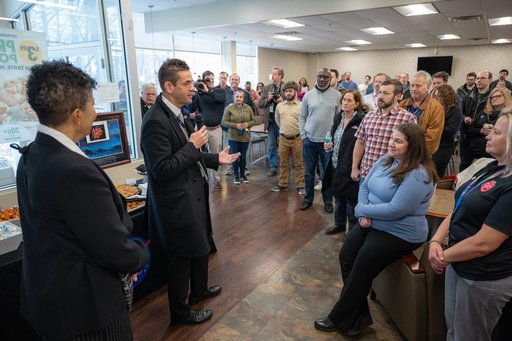 Administrator Isaacman Visits Goddard