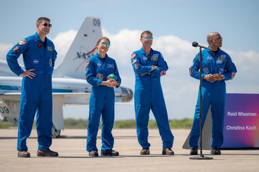 Artemis II Crew Arrives at Kennedy