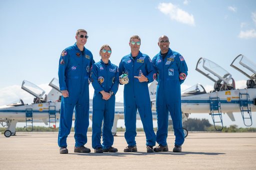 Artemis II Crew Arrives at Kennedy
