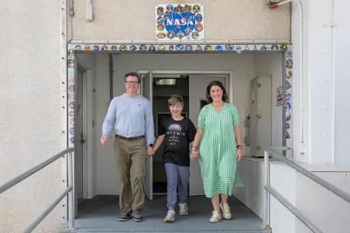 Hilt Boling and Family Tour NASA's Kennedy Space Center
