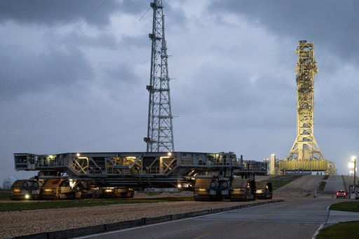Crawler Transporter 2 at Launch Complex 39B