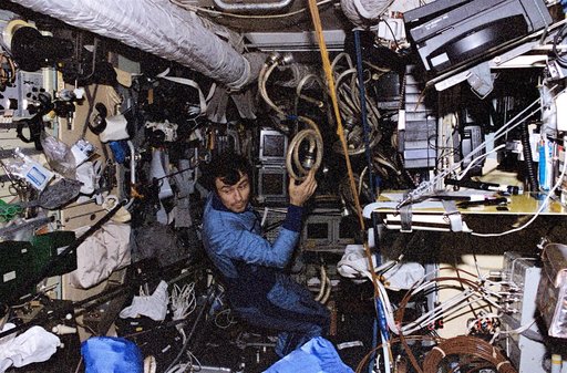 Loose cords floating in Mir Core module