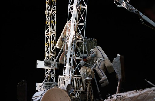 Mir 21 cosmonauts assemble a truss during EVA