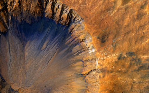 A Fresh Crater near Sirenum Fossae