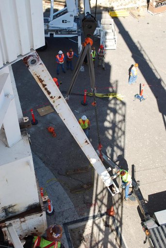 Mars Antenna Gets Legs