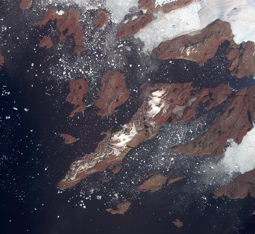 NASA Spacecraft Images One of Earth Iceberg Incubators