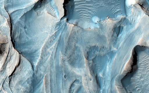Possible Cyclic Bedding within a Crater in Arabia Terra