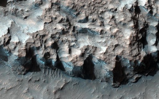 Ice in a Chlorite-Bearing Escarpment in Northwest Hellas