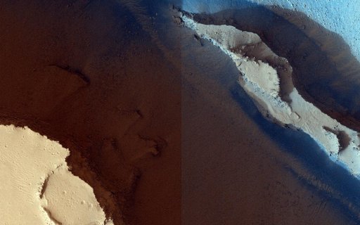 Cerberus Fossae: In the Relay Zone