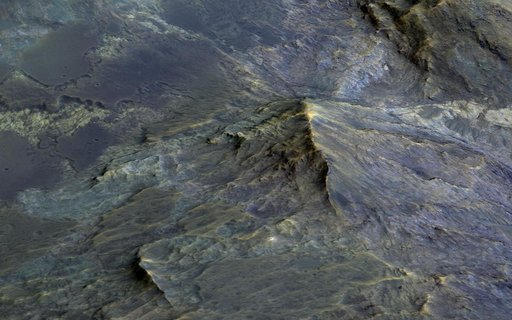 Tell-Tale Bedrock in Tyrrhena Terra
