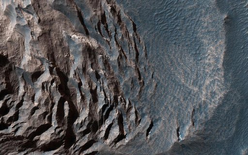 Layered Sediments in Valles Marineris