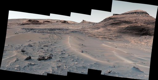 Curiosity's View of Sand Ridges and Bolívar