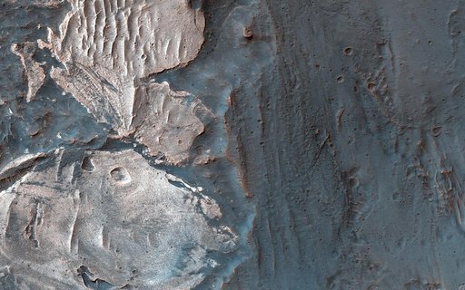 Light-Toned Materials along the Floor and Walls of Ius Chasma