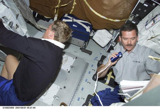 MS Parazynski and MS Hadfield work on the middeck of Endeavour