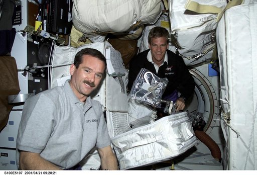 MS Parazynski and MS Hadfield work on the middeck of Endeavour