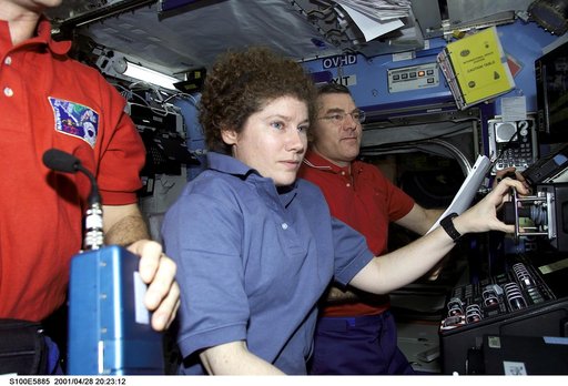 Hadfield, Helms and Voss work on the SSRMS controls in Destiny