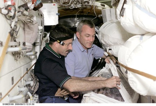 Commander Wilcutt and MS Burbank work on Zvezda during STS-106