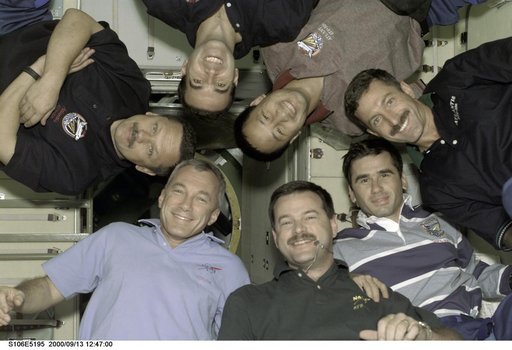 STS-106 crewmembers pose for a group photograph on Zvezda