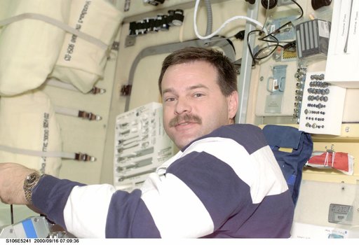 Pilot Altman at work in Zvezda during STS-106