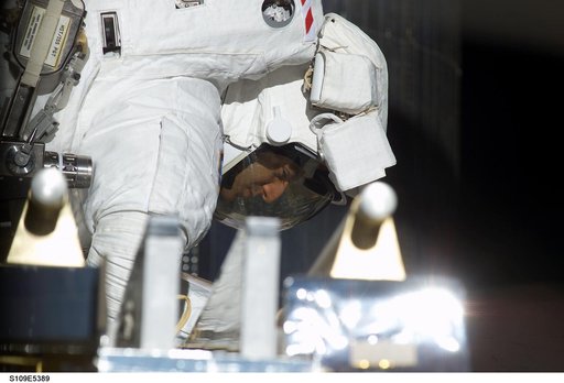STS-109 MS Newman during second EVA