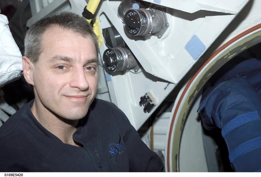 STS-109 MS Linnehan on middeck