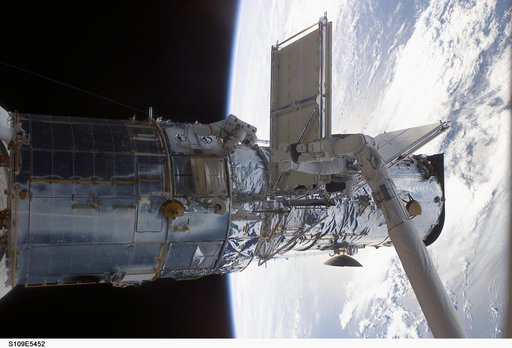 View of STS-109 MS Linnehan and Grunsfeld during EVA 1