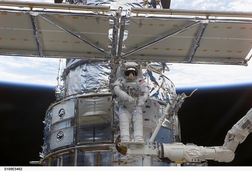 View of STS-109 MS Linnehan and Grunsfeld during EVA 1