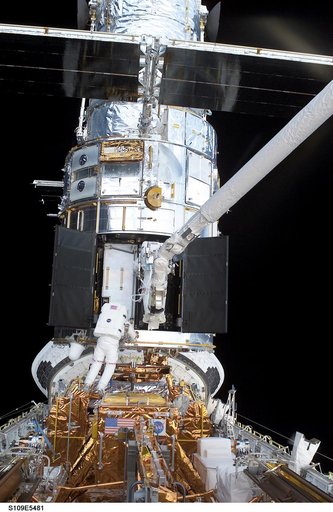 STS-109 MS Newman and Massimino during EVA 4