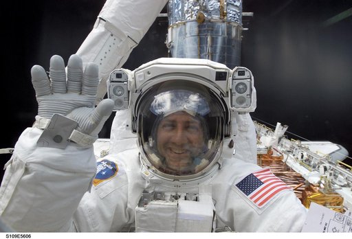 EVA 2 - MS Massimino waves to crewmates