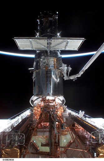 EVA 2 - MS Newman and Massimino on HST during sunrise