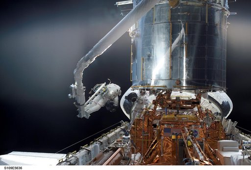 EVA 2 - MS Newman and Massimino on HST