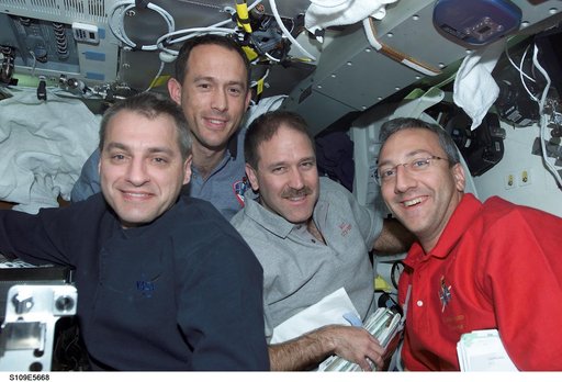 STS-109 EVA crewmembers on middeck after EVA 3