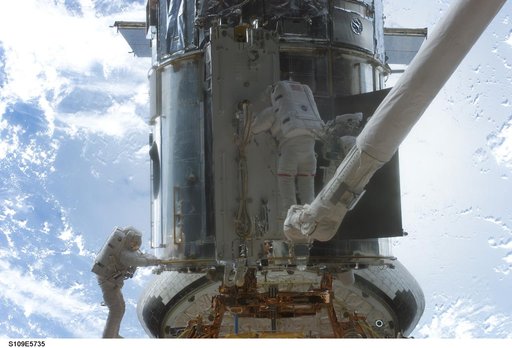 EVA 5 - NICMOS installation