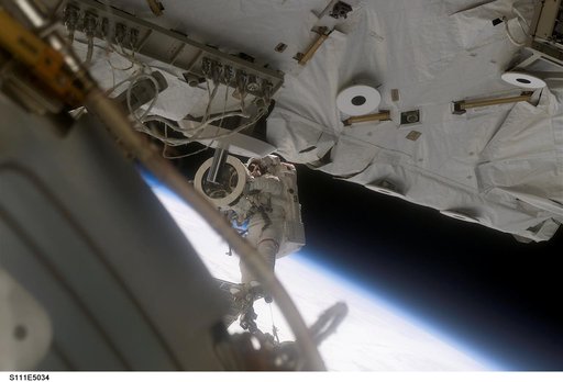 Chang-Diaz holds PDGF for installation on the ISS P6 truss during STS-111 UF-2 EVA 1