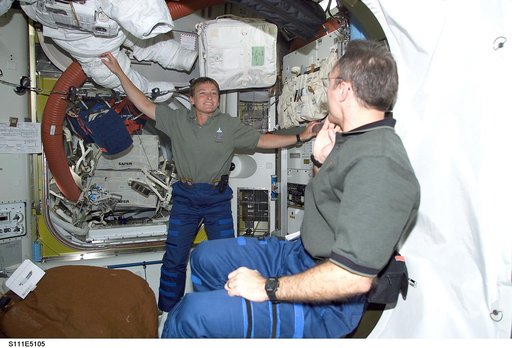 Whitson and Walz in Destiny U.S. Lab following STS-111 UF-2 ingress to the ISS