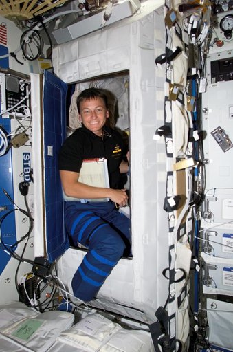 Whitson in her TeSS in the Destiny U.S. Lab during STS-111 UF-2 docked OPS