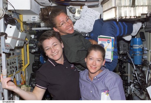 Whitson, Melroy and Magnus in Zvezda module