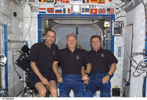 Expedition Six Crewmembers In-flight Crew Portrait taken in the U.S. Laboratory during STS-113 (11A)