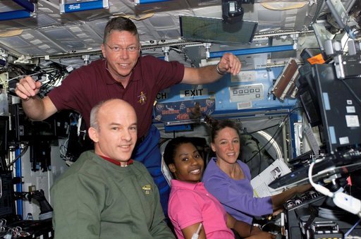 Exp. 13 and STS-121 crewmembers work in the U.S. Lab during STS-121/Exp. 13 OPS