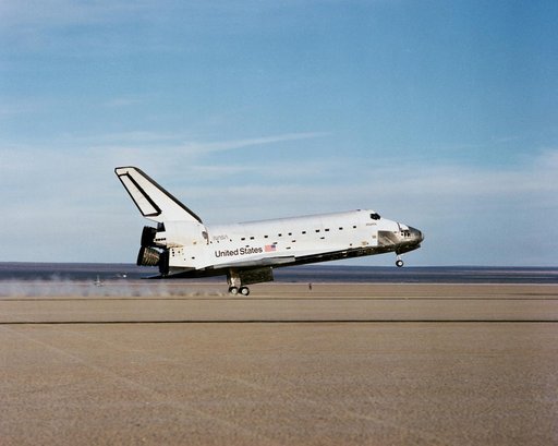STS-27 Atlantis, OV-104, lands at Edwards Air Force Base (EAFB), California