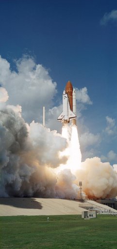 STS-34 Atlantis, Orbiter Vehicle (OV) 104, lifts off from KSC LC Pad 39B
