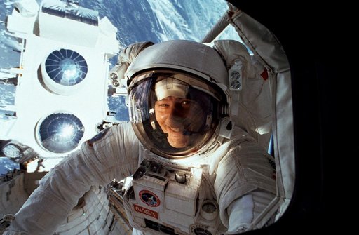 STS-37 Mission Specialist Ross in OV-104's payload bay (PLB) during EVA