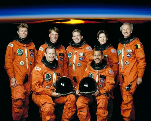 Official portrait of the STS-45 Atlantis, OV-104, crewmembers