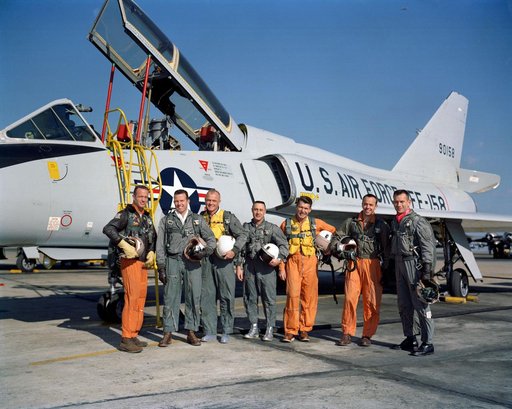 ASTRONAUT GROUP - FLIGHT LINE