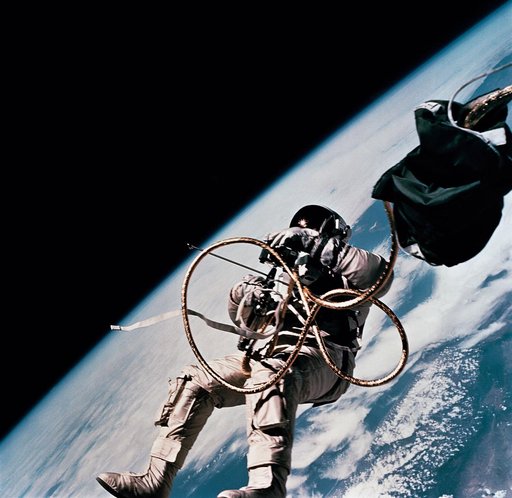 ASTRONAUT WHITE, EDWARD H. II - GEMINI-TITAN (GT)-IV - EXTRAVEHICULAR ACTIVITY (EVA) - CREW TRAINING