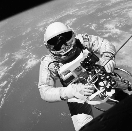 EXTRAVEHICULAR ACTIVITY (EVA) - ASTRONAUT EDWARD H. WHITE II - MISC. - OUTER SPACE
