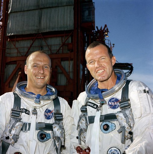 Gemini-Titan (GT)- 5 - Prime Crew - Closeup - Cape