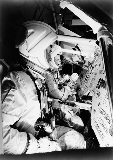 APOLLO/SATURN (A/S) MISSION 204 (CRITICAL DESIGN REVIEW [CDR] ACTIVITY)(MOCKUP NO. 2) - ASTRONAUT EDWARD H. WHITE - TRAINING - NORTH AMERICAN AVIATION (NAA), CA