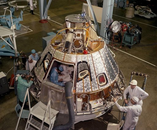 SPACECRAFT (S/C)-012 - COMMAND MODULE (CM) - HEAT SHIELD INSTALLATION